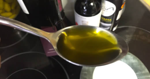 cucchiaio olio doliva a digiuno